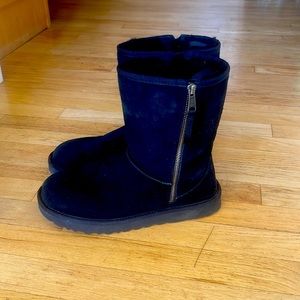 UGG Classic Suede Mini Double Zip Genuine Shearling Boot Size 9